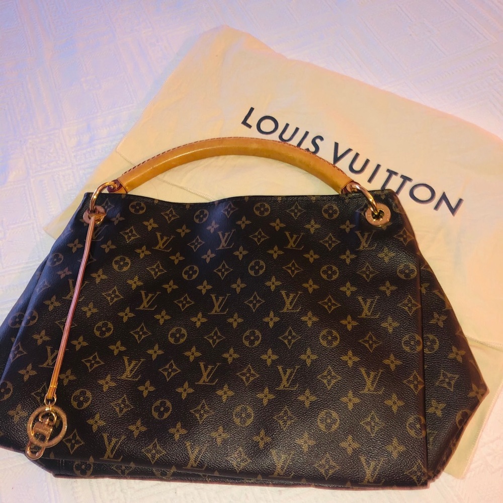 Louis Vuitton Artsy Monogram
